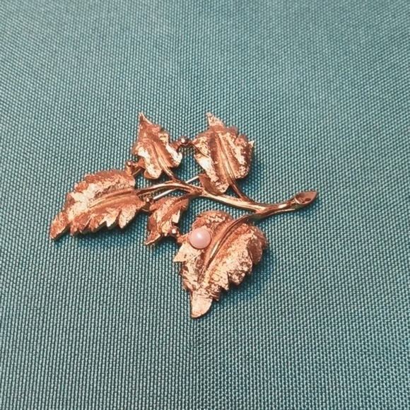 Vintage Rare Charel Brooch Textured Gold Leaves With Pearl, EUC - Picture 4 of 7